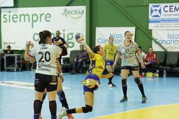 Paso de gigante hacia el título del Rocasa tras superar al BMC Liberbank Gijón (32-30)